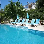 Apartahotel Parla 4*